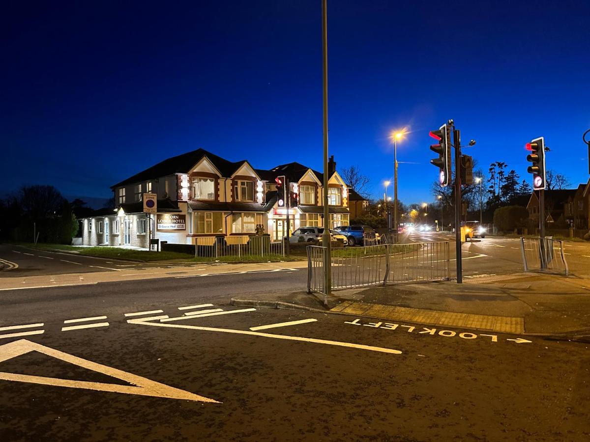 Acorn Lodge Hotel Gatwick & Parking Horley Exterior photo