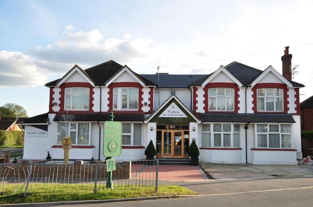 Acorn Lodge Hotel Gatwick & Parking Horley Exterior photo