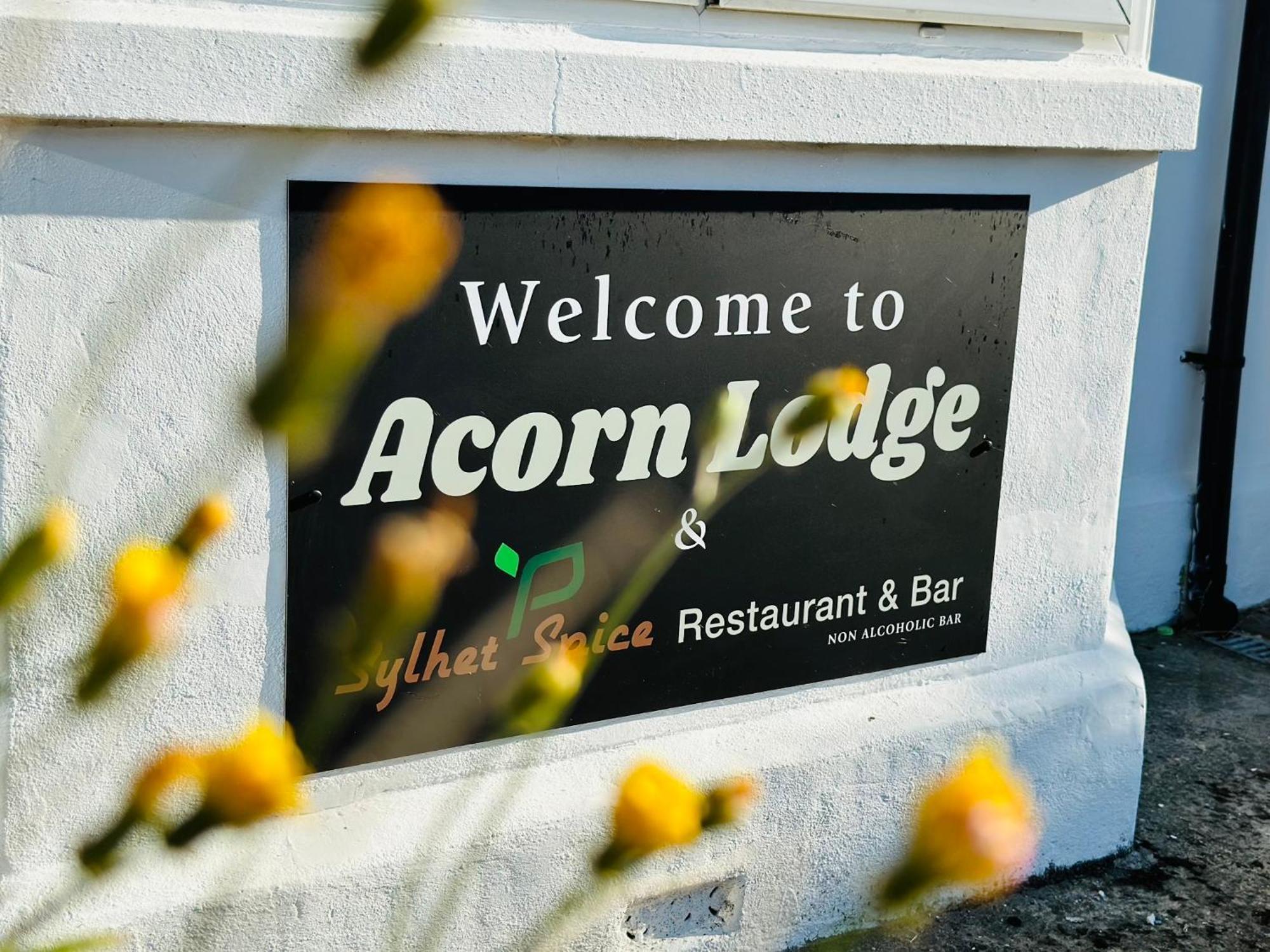 Acorn Lodge Hotel Gatwick & Parking Horley Exterior photo