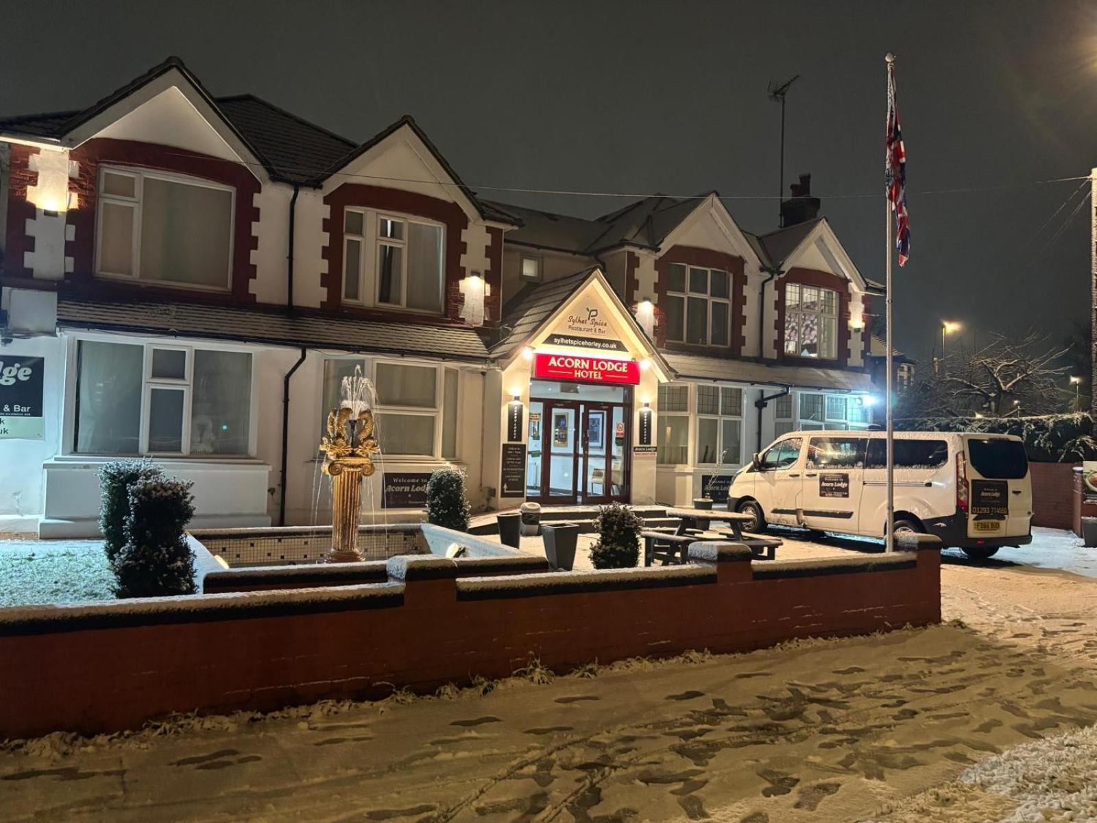 Acorn Lodge Hotel Gatwick & Parking Horley Exterior photo
